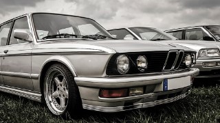 typische Reparaturen eines Autos im Alter