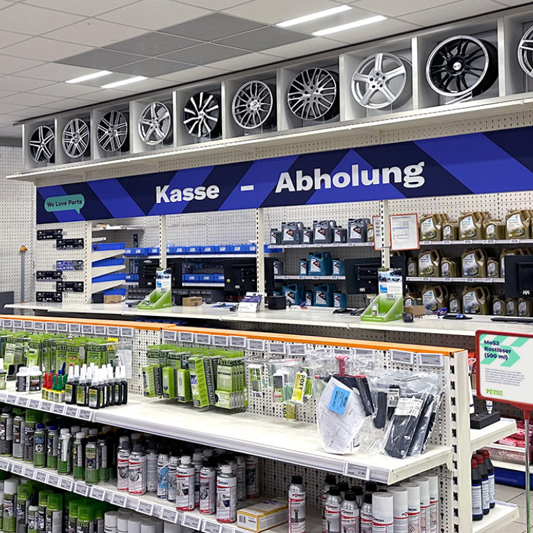 Bereich zum Abholen der online bestellten Autoteile in unserer kfzteile24 Filiale in Berlin-Wei�ensee